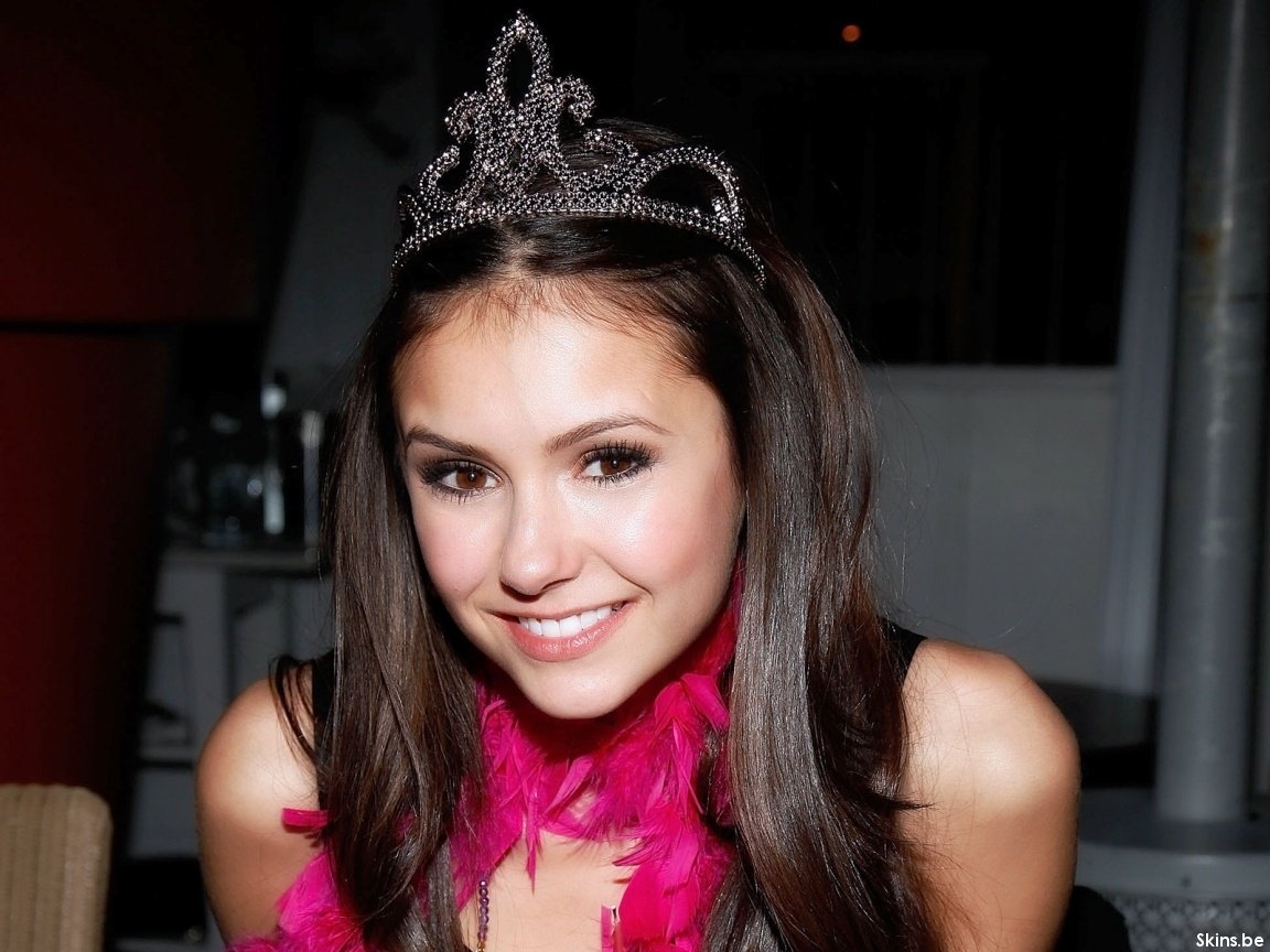 nina-dobrev-1152x864-37625 -  