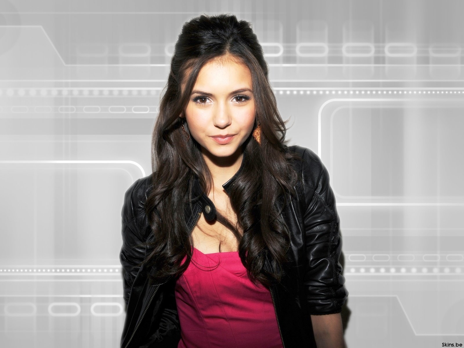 nina-dobrev-1600x1200-36401 -  